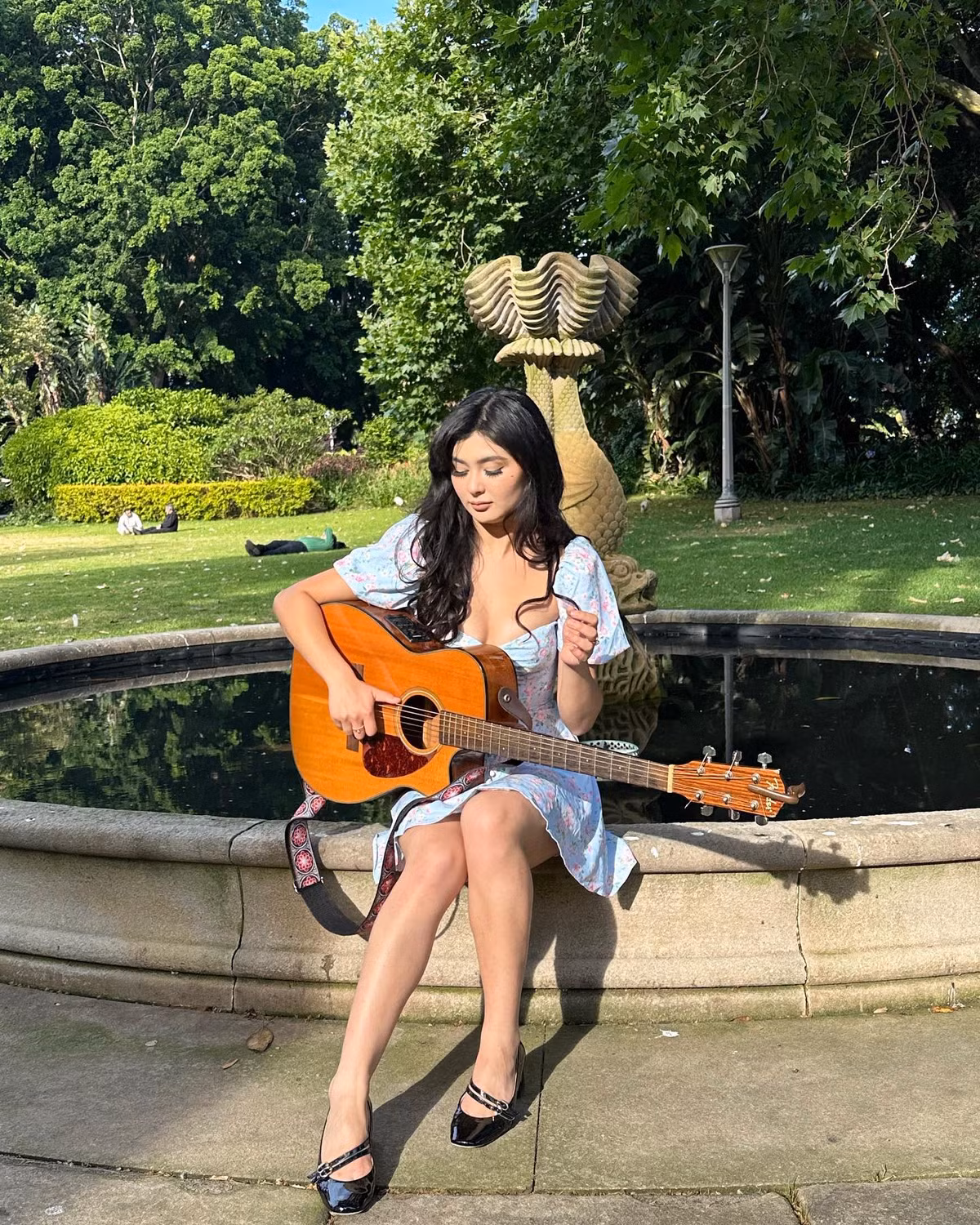 Shirina cho biết: "Tôi đến Việt Nam lần đầu tiên vào tháng 2. Vì quá thích đất nước này, tôi quyết định ghé thăm tiếp vào tháng 7. Trước khi diễn bài 'See Tình', tôi khá lo lắng. Nhưng tôi nghĩ mình đã thể hiện tốt phần trình diễn của mình. Tôi không mất nhiều thời gian để tập bài này vì nó rất phổ biến".