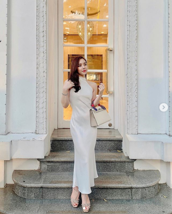 Nhã Tiên sau đó còn xuất hiện trong đội hình 32 cô gái xinh đẹp của chương trình “Nóng cùng World Cup 2018” và được khen ngợi bởi ngoại hình xinh đẹp, thuần khiết.