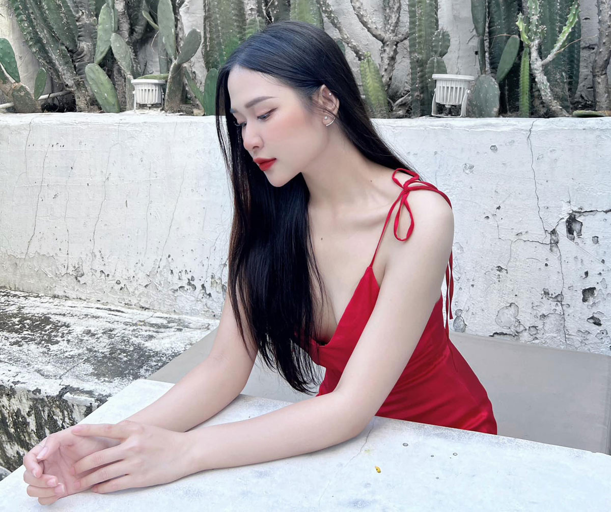 Hiện tại, Hồ Quyên là một trong những nàng WAGs sở hữu lượng người theo dõi lớn với gần 50.000 trên Facebook và hơn 500.000 trên Instagram.