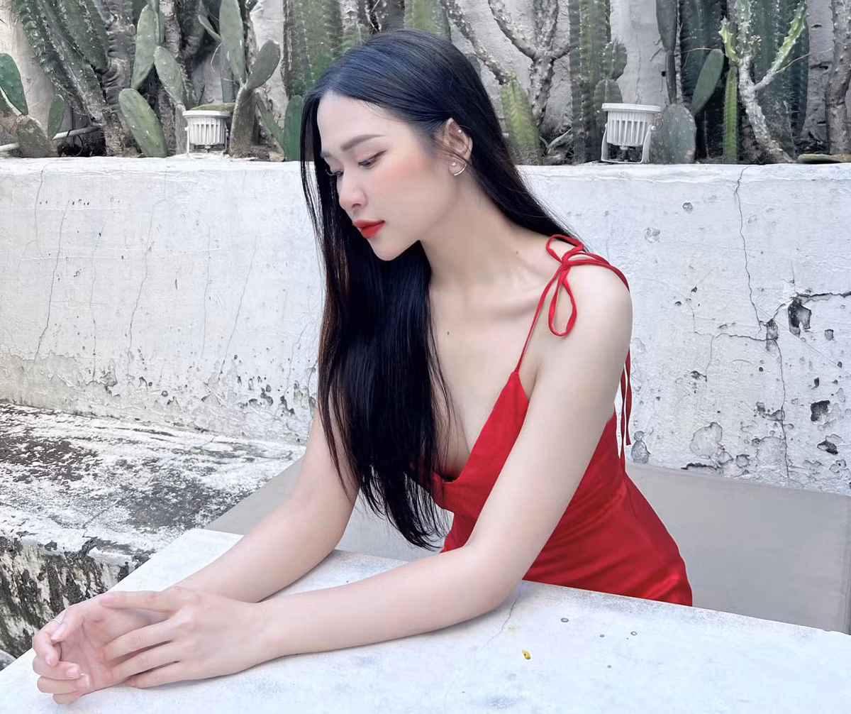 Hiện tại, Hồ Quyên là một trong những nàng WAGs sở hữu lượng người theo dõi lớn với gần 50.000 trên Facebook và hơn 500.000 trên Instagram.