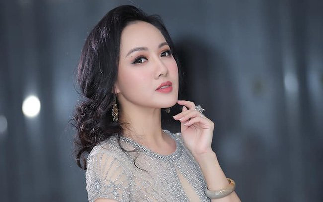 Sau thời gian không ngừng nỗ lực và rèn luyện, nữ BTV này được chọn để dẫn dắt bản tin chính luận quan trọng nhất của Đài truyền hình Việt Nam.