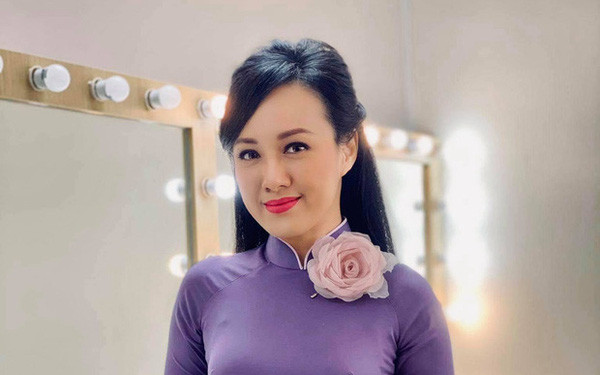 Nhưng khác với lý do của 2 đồng nghiệp cùng tên là Vân Anh, Diệp Anh, BTV Hoài Anh vẫn gắn bó với truyền hình và chuyển sang công tác ở Ban Văn nghệ của Đài truyền hình Việt Nam. Được biết, cô sẽ nhận nhiệm vụ mới từ tháng 01/2022.