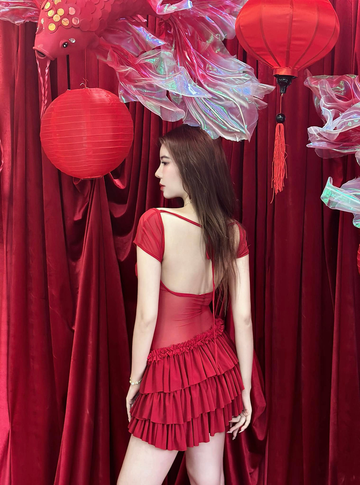 Dễ thấy, dù là người nổi tiếng song việc đối diện với những câu chuyện ngày Tết muôn thuở thì nữ streamer xinh đẹp vẫn khó xử như thường.