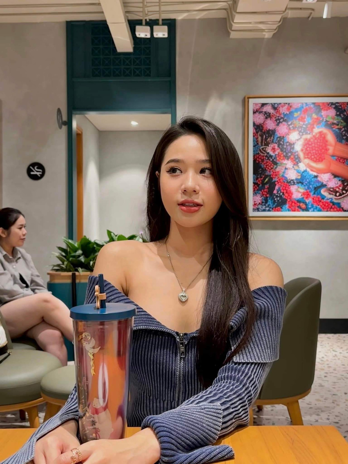 Trên trang cá nhân, Bảo Châu còn chia sẻ những clip trong phòng tập nhận được nhiều lượt yêu thích của hội chị em.