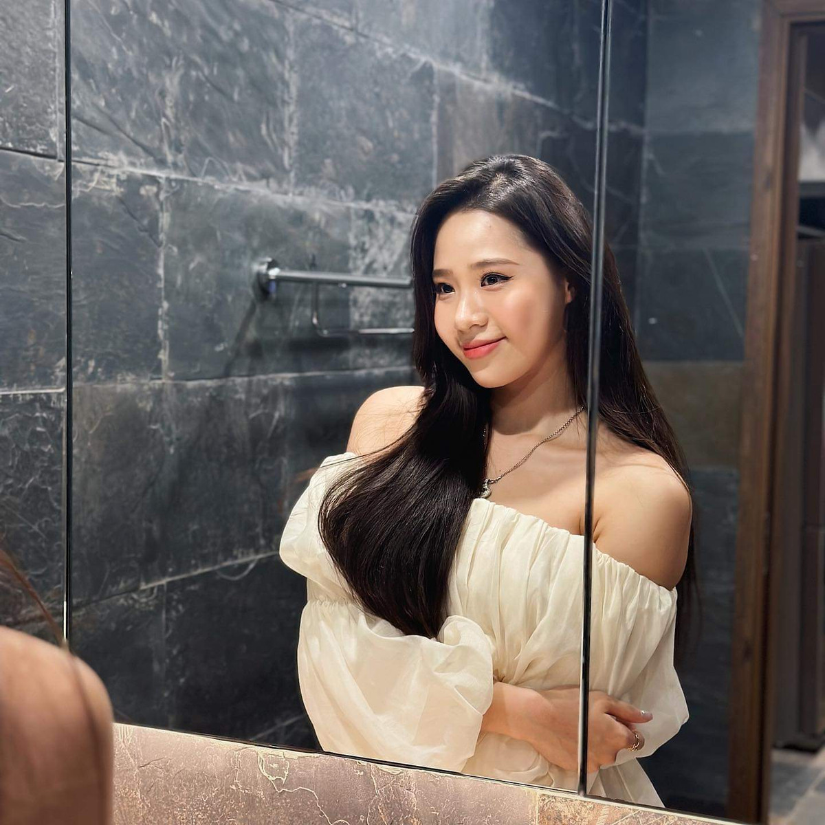 Là MC thường xuyên xuất hiện trên sóng truyền hình, Bảo Châu càng chú trọng hơn trong việc làm đẹp, giữ gìn vóc dáng.