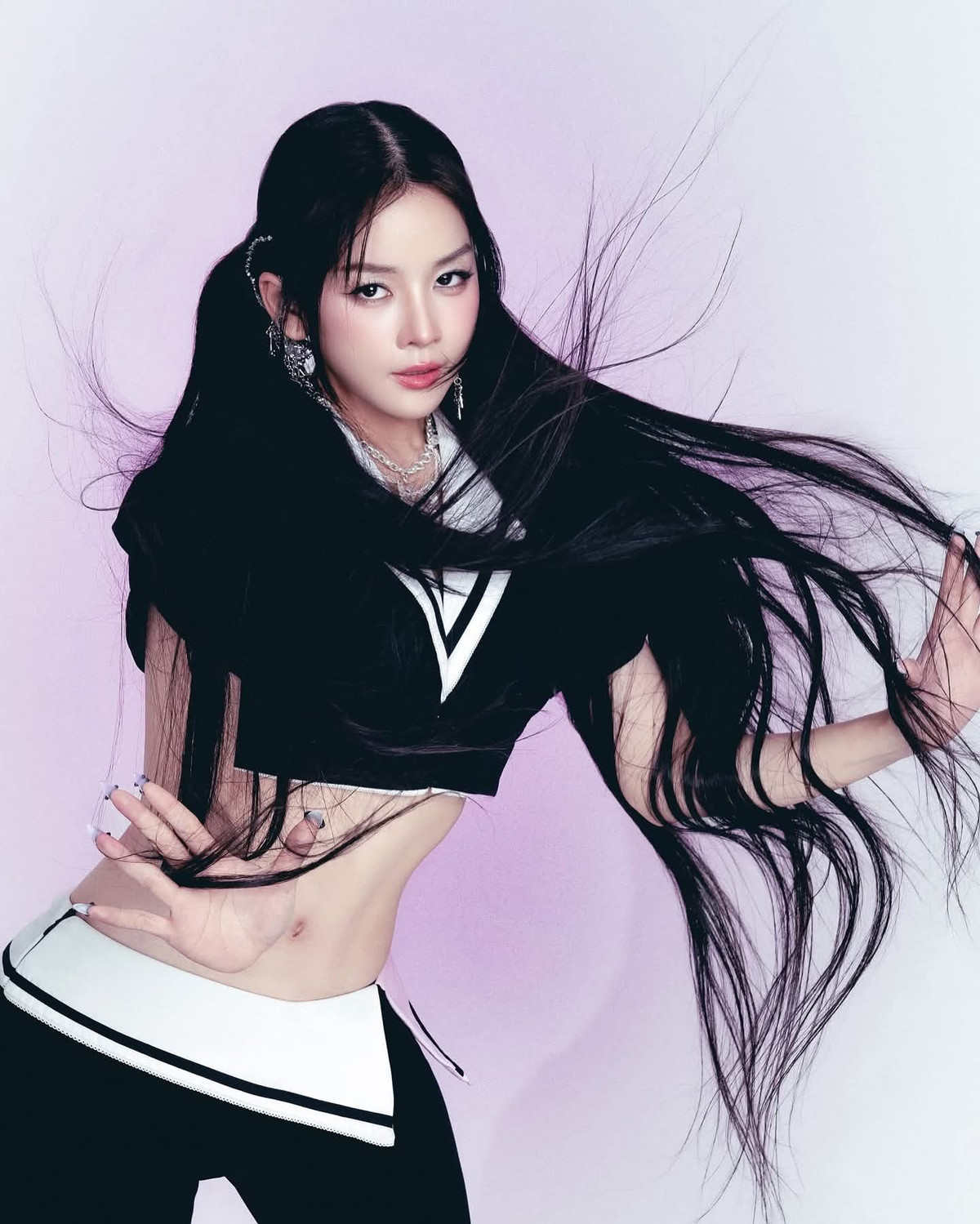 Những hình ảnh về công việc được Mie thường xuyên cập nhật trên trang cá nhân. Cô luôn xuất hiện với diện mạo rạng rỡ, tươi trẻ. Không ít lần chia sẻ loạt ảnh nóng bỏng, nữ DJ nhận được sự quan tâm lớn.