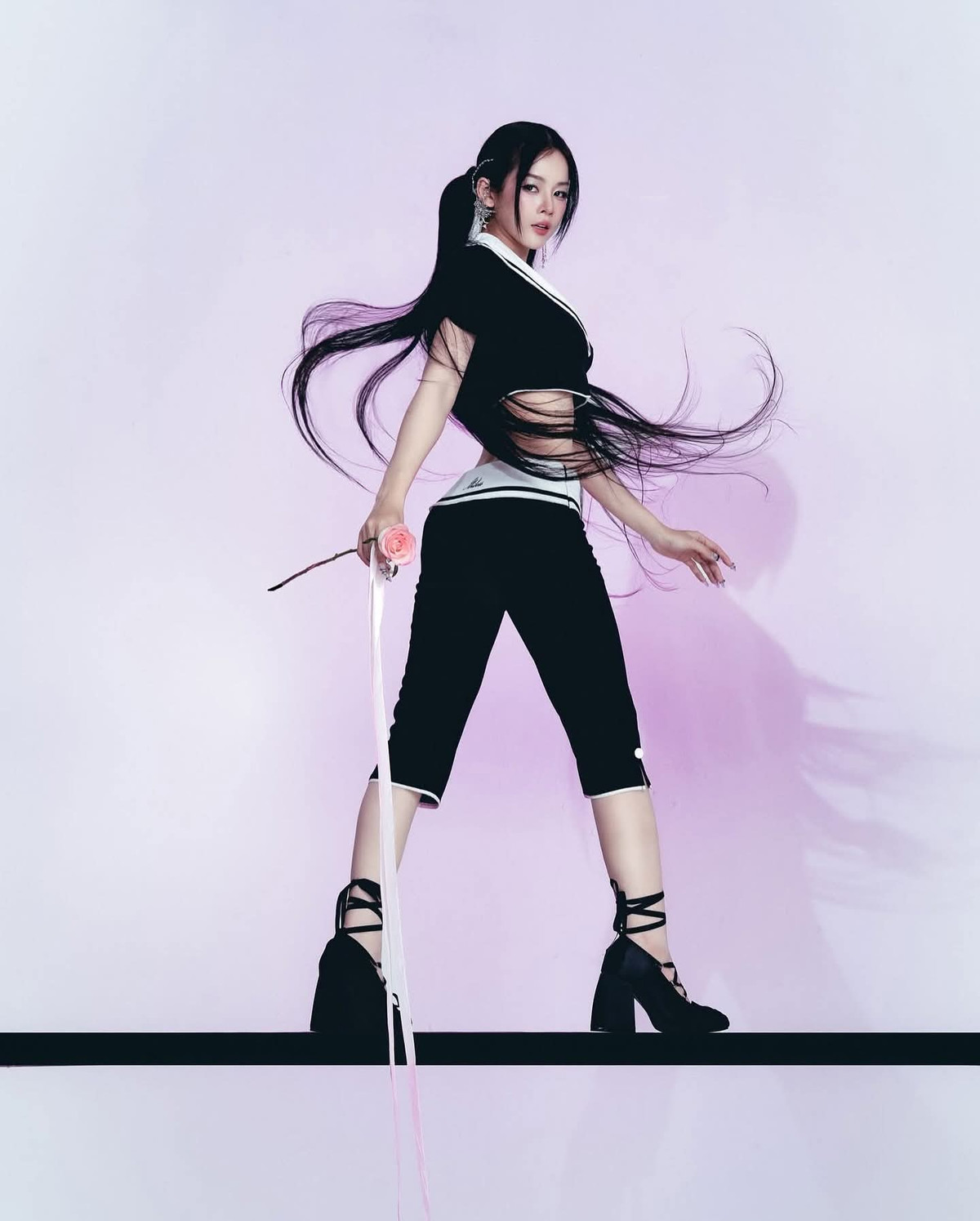 Trước đó, ít ai biết rằng, "Búp bê DJ" từng bắt đầu sự nghiệp của mình bằng vai trò là một diễn viên múa.