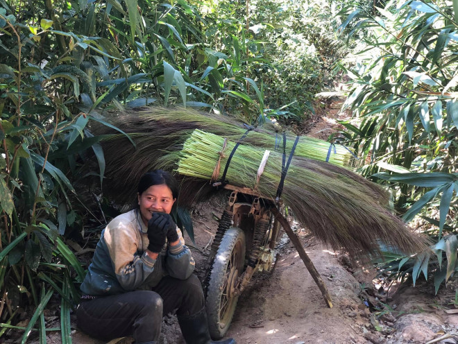 Nguoi dan do xo di nhat loc troi dau nam bat chap nguy hiem-Hinh-2