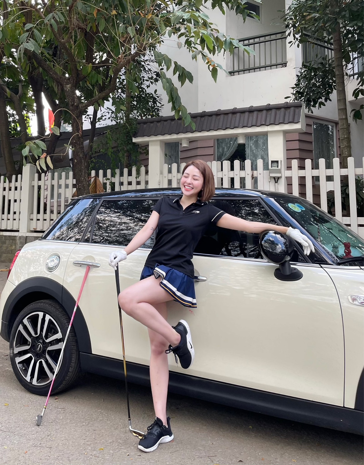 Được biết đến với vẻ ngoài nóng bỏng và gương mặt xinh đẹp, hot girl Trâm Anh vô cùng tự tin khi đăng tải hình ảnh của mình lên mạng xã hội.