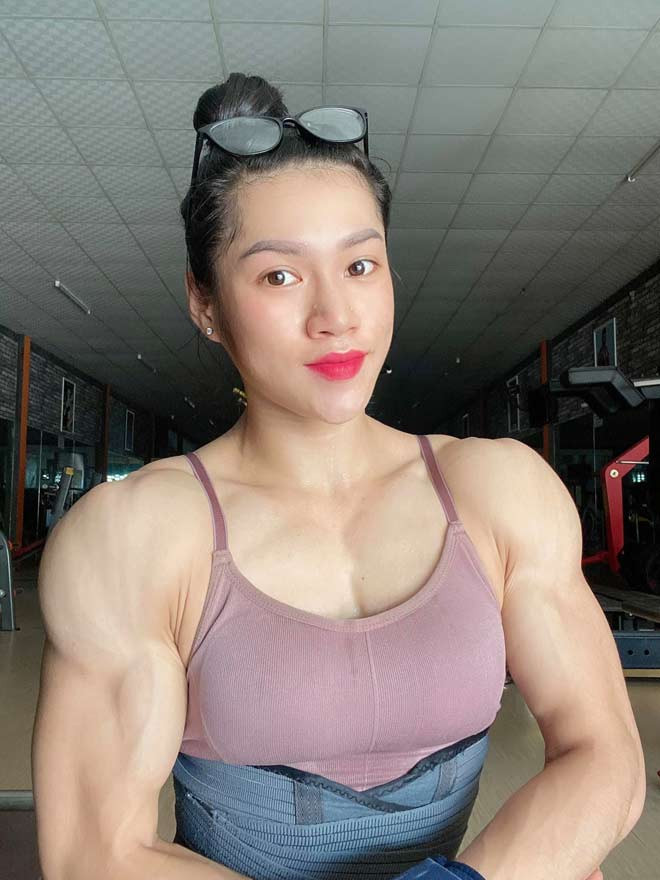 Ny Ny chứng minh khả năng và sự kiên trì của mình bằng những chiếc huy chương bạc, huy chương đồng tại các đấu trường lớn nhỏ. So với nhiều vận động viên nữ khác, cô có gương mặt khả ái, đường nét mềm mại nên dễ thu hút sự chú ý hơn.