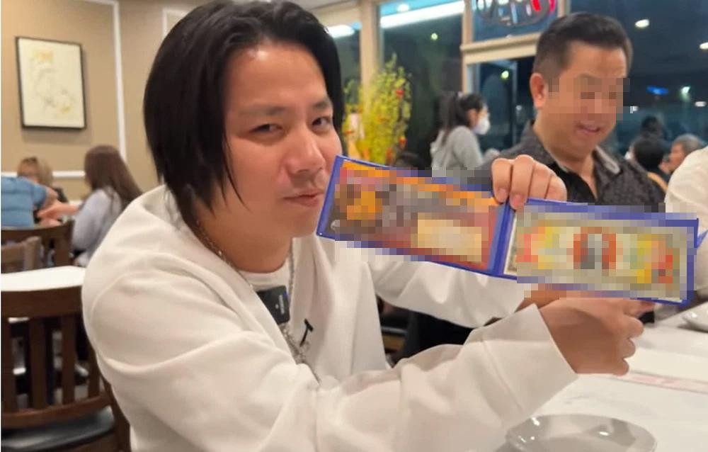 Lần lên sóng này, Khoa Pug đưa người hâm mộ được quay về không khí Tết Nguyên đán cổ truyền trôi qua cách đây nửa tháng.