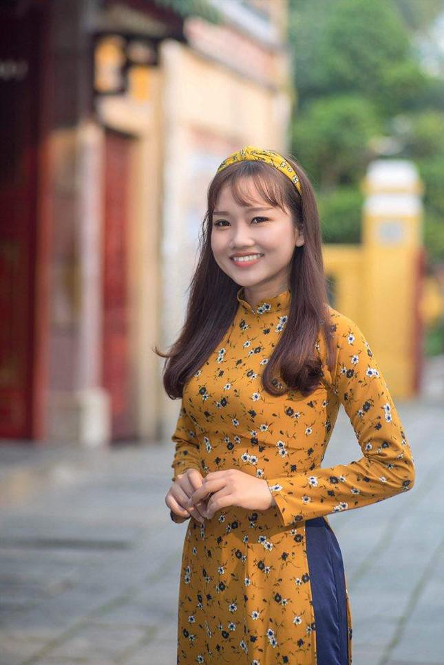 Từ cái duyên trên, cô gái nhỏ nhắn đến từ miền Nam đạt ngay 50.000 lượt theo dõi và dẫn Thuỷ Tiên đến với hành trình vẽ kể chuyện của mình.