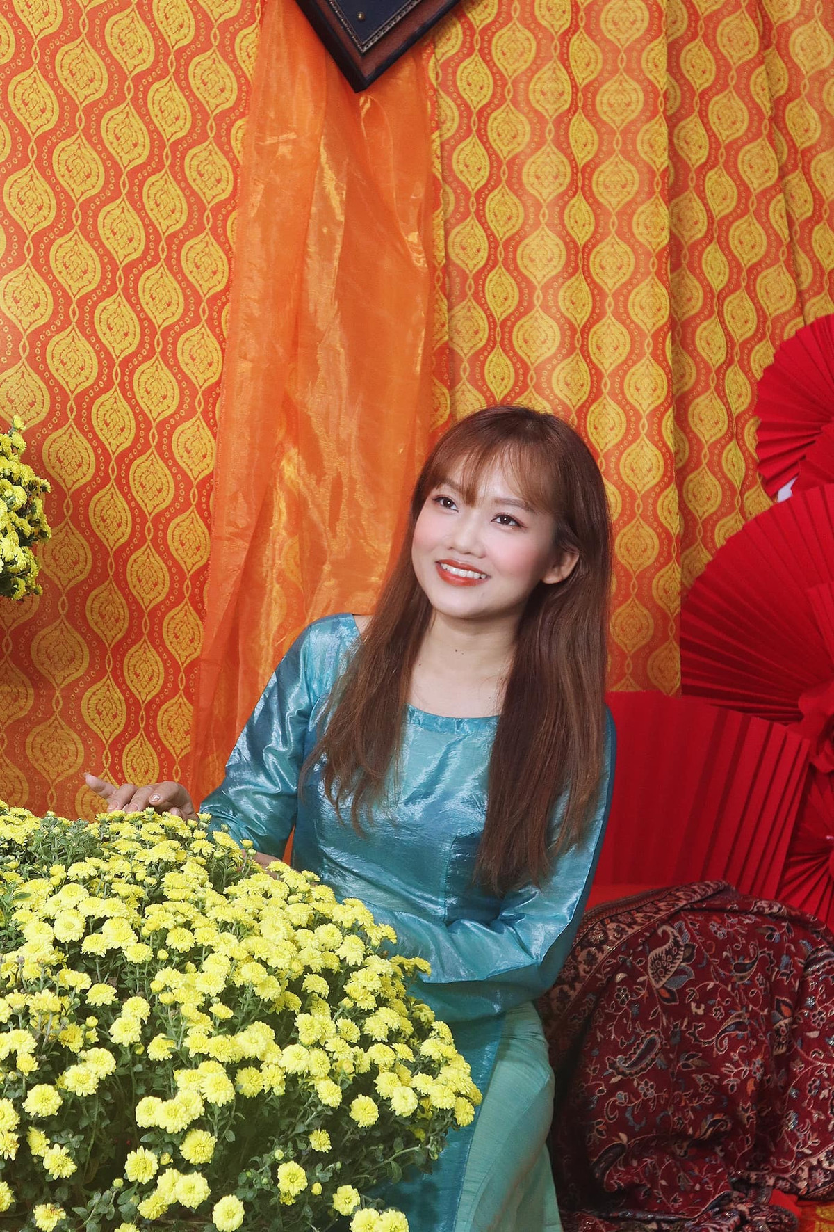 Thuỷ Tiên cho biết: "Mình chủ yếu tìm hiểu các kiến thức thông qua em trai học chuyên ngành lịch sử, kết hợp với những câu chuyện mình được biết qua người thân. Ngoài ra, mình nghiên cứu thêm qua sách, báo mạng... Ban đầu, mình lo ngại lịch sử sẽ ít được các bạn trẻ quan tâm. Nhưng may mắn thay, chủ đề này vẫn được nhiều người đón nhận".