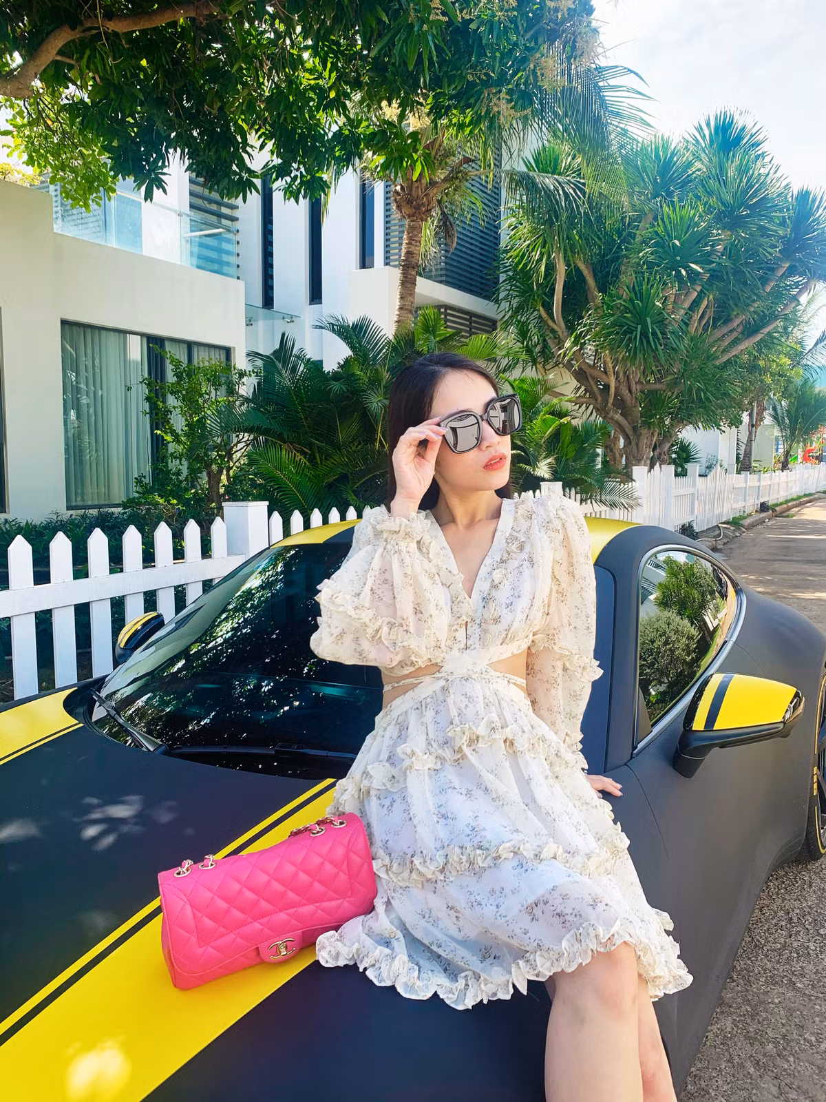 Nhiều netizen đã để lại không ít bình luận bên dưới hình ảnh mà Joyce Phạm điển hình như: "Chị Joyce mới độ... ạ".