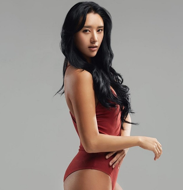 Areum khiến nhiều người theo dõi ngạc nhiên bởi vẻ ngoài khỏe khoắn, cùng khuôn mặt được đánh giá là trẻ hơn tuổi.