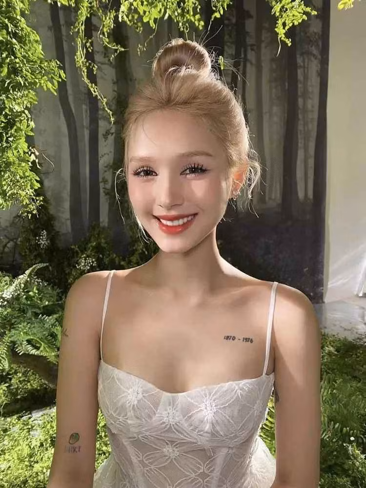 Thêm bức ảnh khoe thân hình thon thả khác của hot girl.