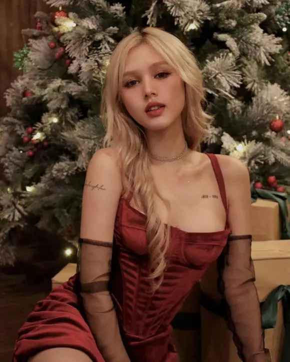 "Xinh quá Xoài ơi", "Trời này chạm vào nước thì sợ nhưng body này hết nước chấm nha", "Chất quá",... là những ý kiến để lại.