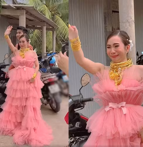 Ngoài dáng vẻ xứng đôi vừa lứa của cặp đôi, quan viên hai họ và cả netizen đều không thể rời mắt khỏi những kiện vàng chói lóa nằm trên bàn.