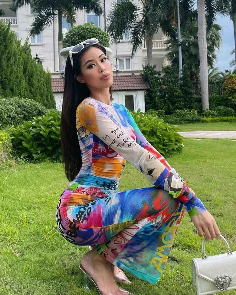 Trong khi đó, cư dân mạng thì xuýt xoa trước màn phối đồ "đỉnh chóp" này.