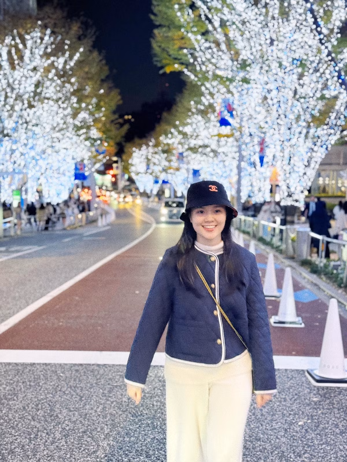 Đỗ Duy Mạnh và Nguyễn Quỳnh Anh là một trong những cặp đôi đẹp nhất của làng bóng đá Việt Nam. Không chỉ gây ấn tượng bởi chuyện tình ngọt ngào từ thời còn hẹn hò, sau khi kết hôn, cả hai vẫn duy trì cuộc sống hạnh phúc và viên mãn, khiến nhiều người ngưỡng mộ.