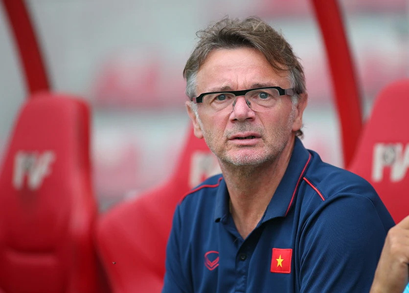 Bao Trung Quoc noi gi ve HLV truong doi tuyen Viet Nam?