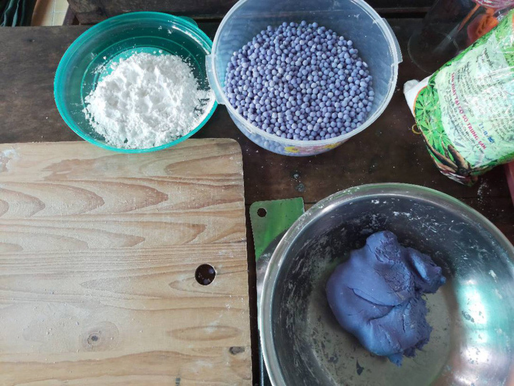 Thử nghe lời mẹ, Yến Phương bèn đăng bán online trên Facebook, nào ngờ rất được đón nhận.