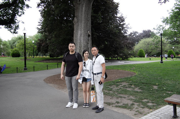 Dù Hoàng Việt không chia sẻ bất cứ thông tin nào về việc giảm cân nhưng không khó để nhận thấy thiếu gia đã phải rất vất vả trong quá trình thay đổi vóc dáng.