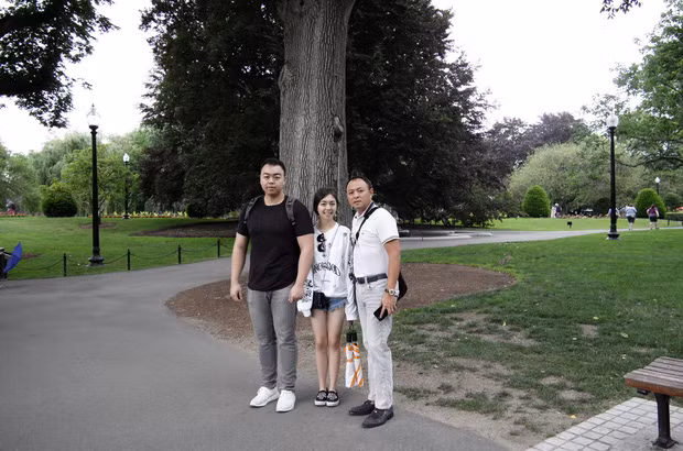 Dù Hoàng Việt không chia sẻ bất cứ thông tin nào về việc giảm cân nhưng không khó để nhận thấy thiếu gia đã phải rất vất vả trong quá trình thay đổi vóc dáng.