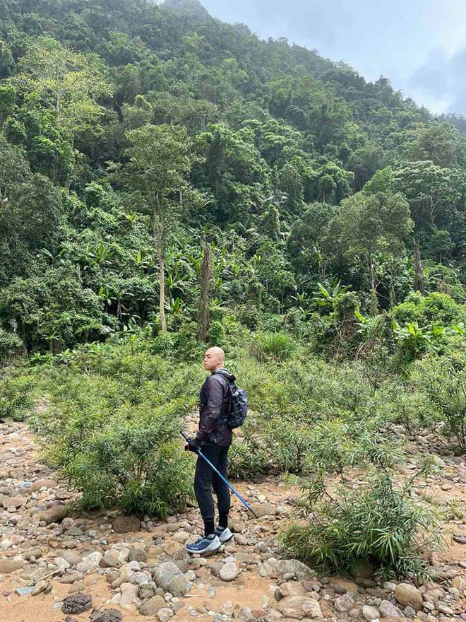 Từ năm 2019, đã có thông tin Hoàng Việt hoàn thành xong chương trình học, bắt đầu phụ giúp bố và bà nội trong chuyện kinh doanh.