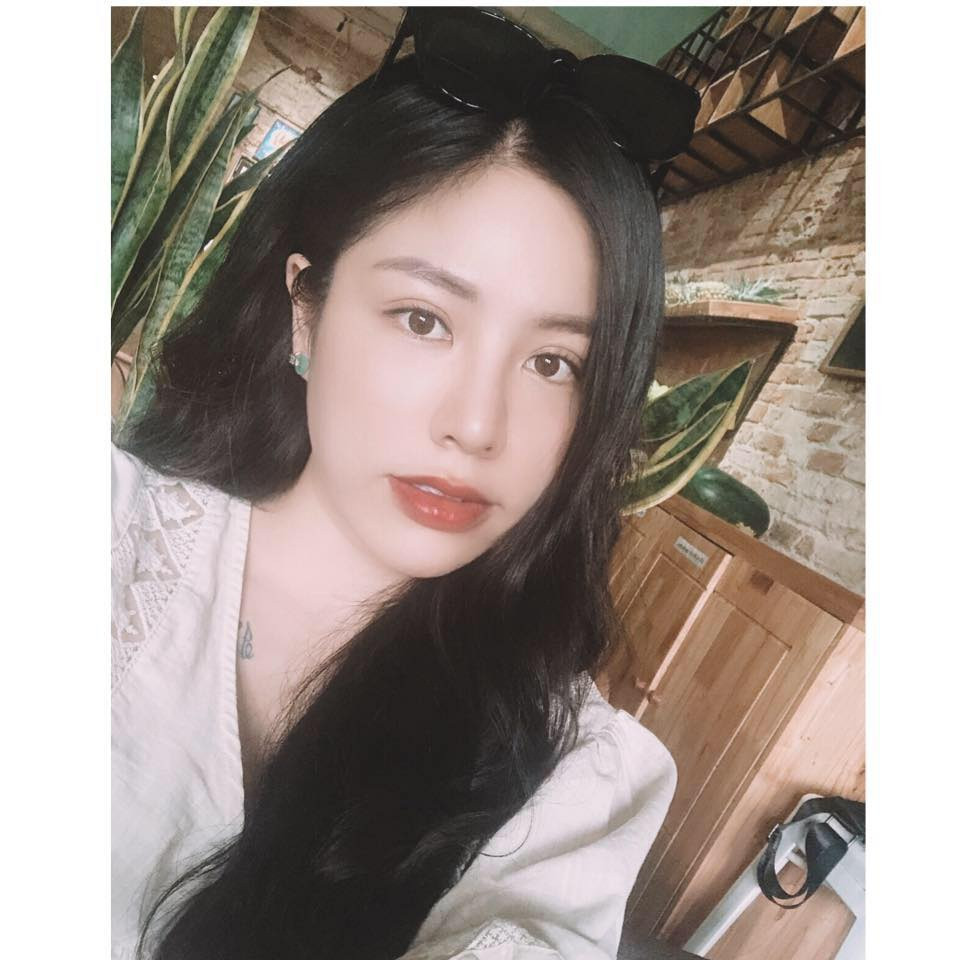 Chia sẻ với báo chí, cơ phó Võ Hồng Hạnh cho biết đã nuôi ước mơ bay từ bé. Sau khi tốt nghiệp cấp 3, cô quyết định thi tuyển trở thành nữ tiếp viên hàng không.