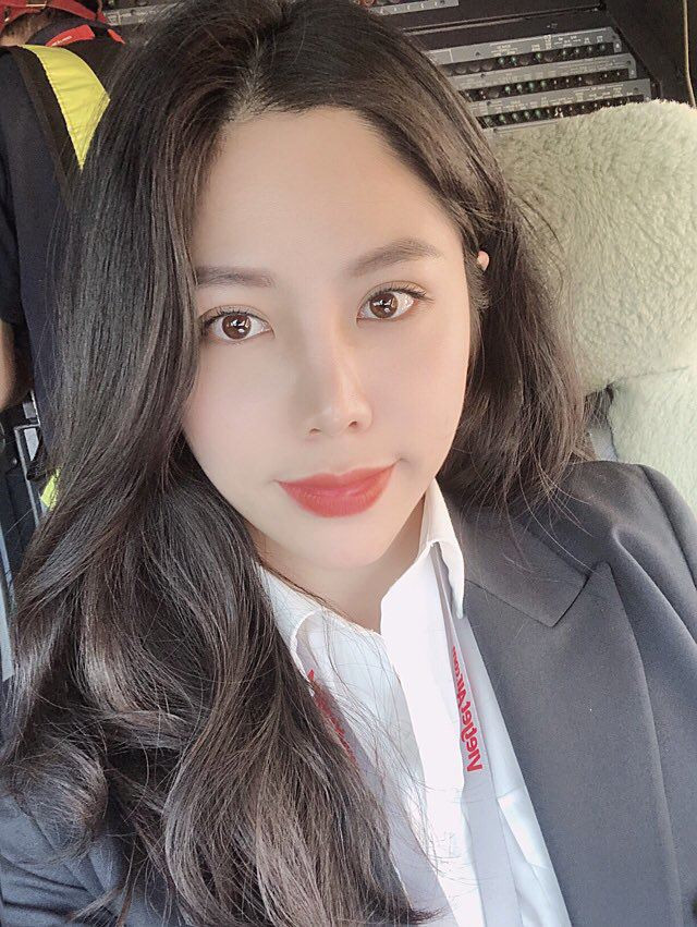 Cùng ngắm nhìn những bức ảnh đẹp nữ cơ phó mới đây được báo Trung khen ngợi là "phi công đẹp nhất".