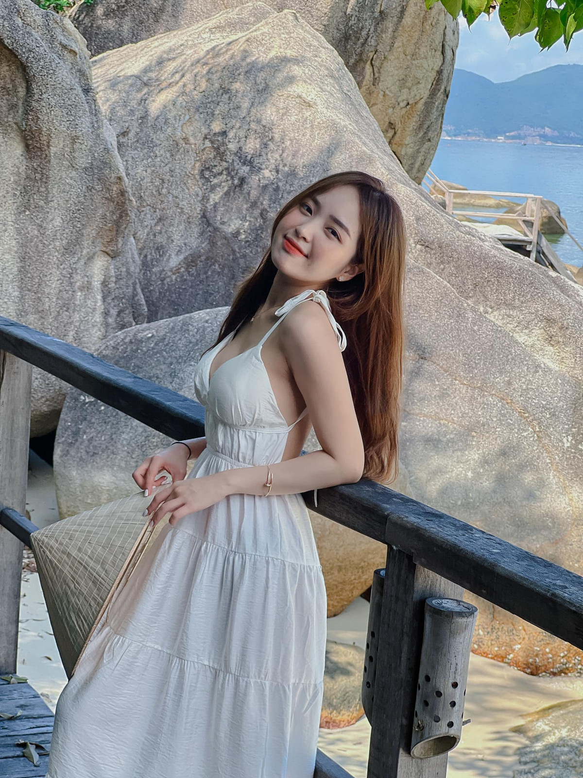 Năm 2020, Phương Anh “gây bão” mạng xã hội Trung Quốc khi hình ảnh cô nàng cùng cô em gái Phương Uyên xuất hiện trong nhiều bài báo với những lời khen ngợi “có cánh”.