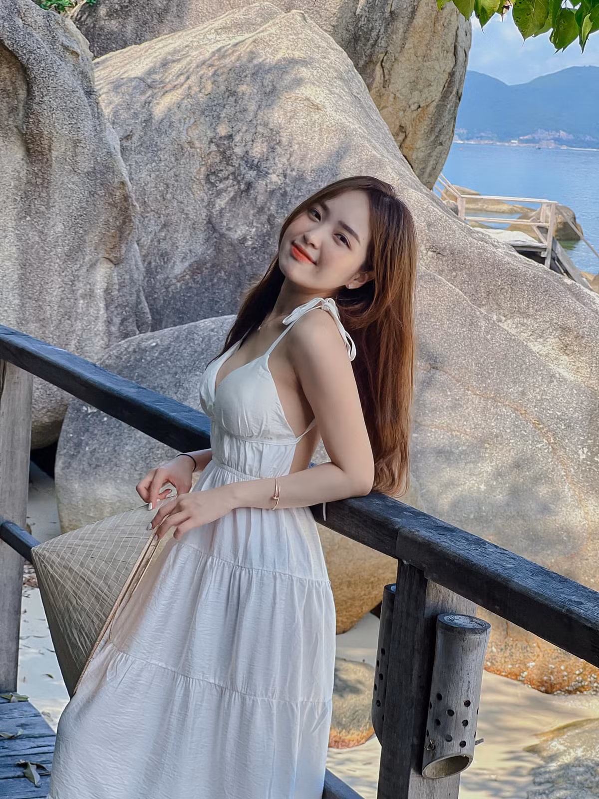 Năm 2020, Phương Anh “gây bão” mạng xã hội Trung Quốc khi hình ảnh cô nàng cùng cô em gái Phương Uyên xuất hiện trong nhiều bài báo với những lời khen ngợi “có cánh”.