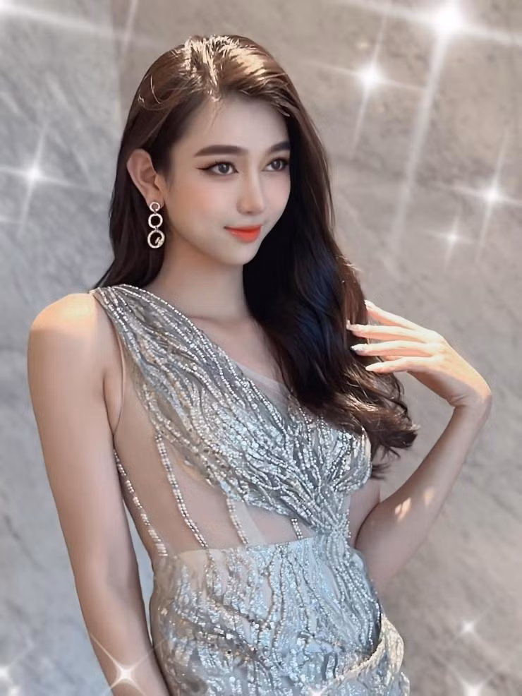 Thậm chí mình không dám gọi điện cho bố mẹ thường xuyên để tránh việc đề cập đến chuyện sẽ chuyển giới” - Nguyễn Vũ Hà Anh trải lòng về khoảng thời gian khó khăn.