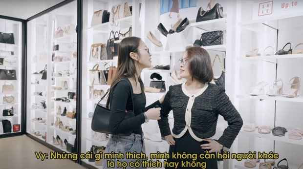 Chị cả của Khánh Vy là Trần Cẩm Tú (SN 1985) hiện đang là Tiến sĩ Khoa học Giáo dục tại Đại học Quốc gia Hà Nội. Ngoài ra, chị còn giảng dạy môn Giáo dục học và các môn liên quan tại Trường Đại học Sư phạm Hà Nội.