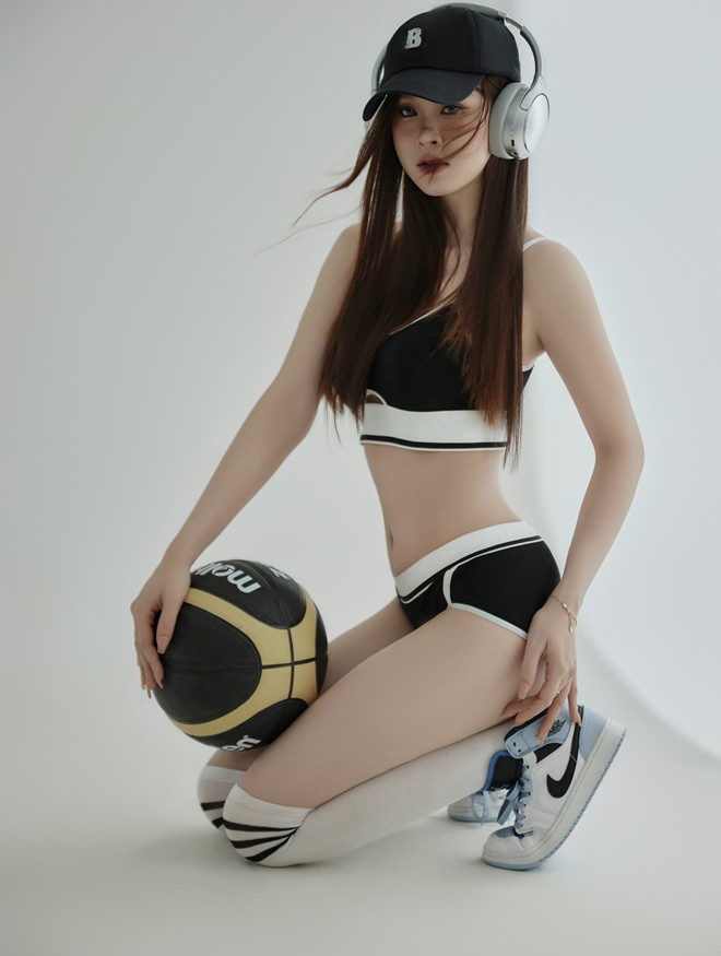 Mới đây trên trang Facebook cá nhân, Thảo Vi gây chú ý khi đăng tải loạt ảnh diện nội y, khoe làn da trắng mịn, vóc dáng nuột nà ở tuổi 24, gây bất ngờ.