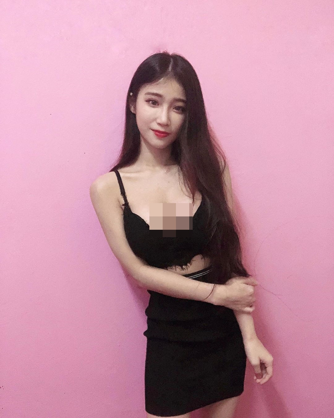 Sau khi bức ảnh chụp lén cô gái trong siêu thị được đăng tải, những tưởng sẽ được tán thưởng, tung hô hay cám ơn, nhưng chủ nhân chụp ảnh lại phải điêu đứng trước cuộc tổng tấn công inbox từ phía cộng đồng mạng để hỏi xin іпfо.