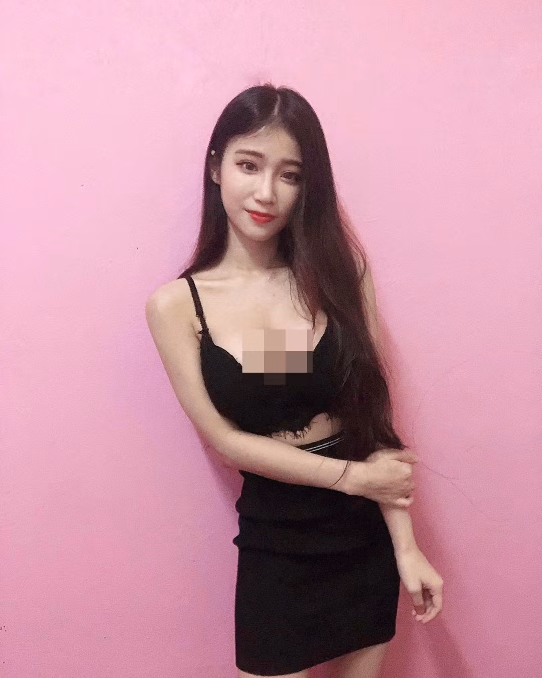 Sau khi bức ảnh chụp lén cô gái trong siêu thị được đăng tải, những tưởng sẽ được tán thưởng, tung hô hay cám ơn, nhưng chủ nhân chụp ảnh lại phải điêu đứng trước cuộc tổng tấn công inbox từ phía cộng đồng mạng để hỏi xin іпfо.