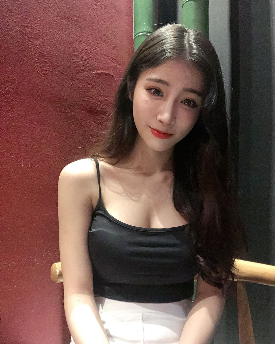 Tưởng nữ chính là ai xa lạ hóa ra là gương mặt quen biết. Cô nàng này là hot girl Malaysia có tên Jocelyn.