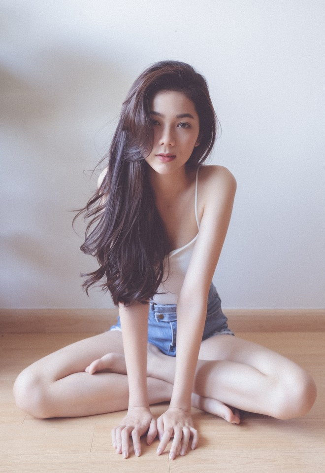 Với cộng đồng mạng, Võ Thúy Hằng không còn là gương mặt hot girl Việt xa lạ. Cô nàng khiến nhiều người mê mẩn bởi body siêu nóng bỏng cùng gương mặt đẹp không góc chết.