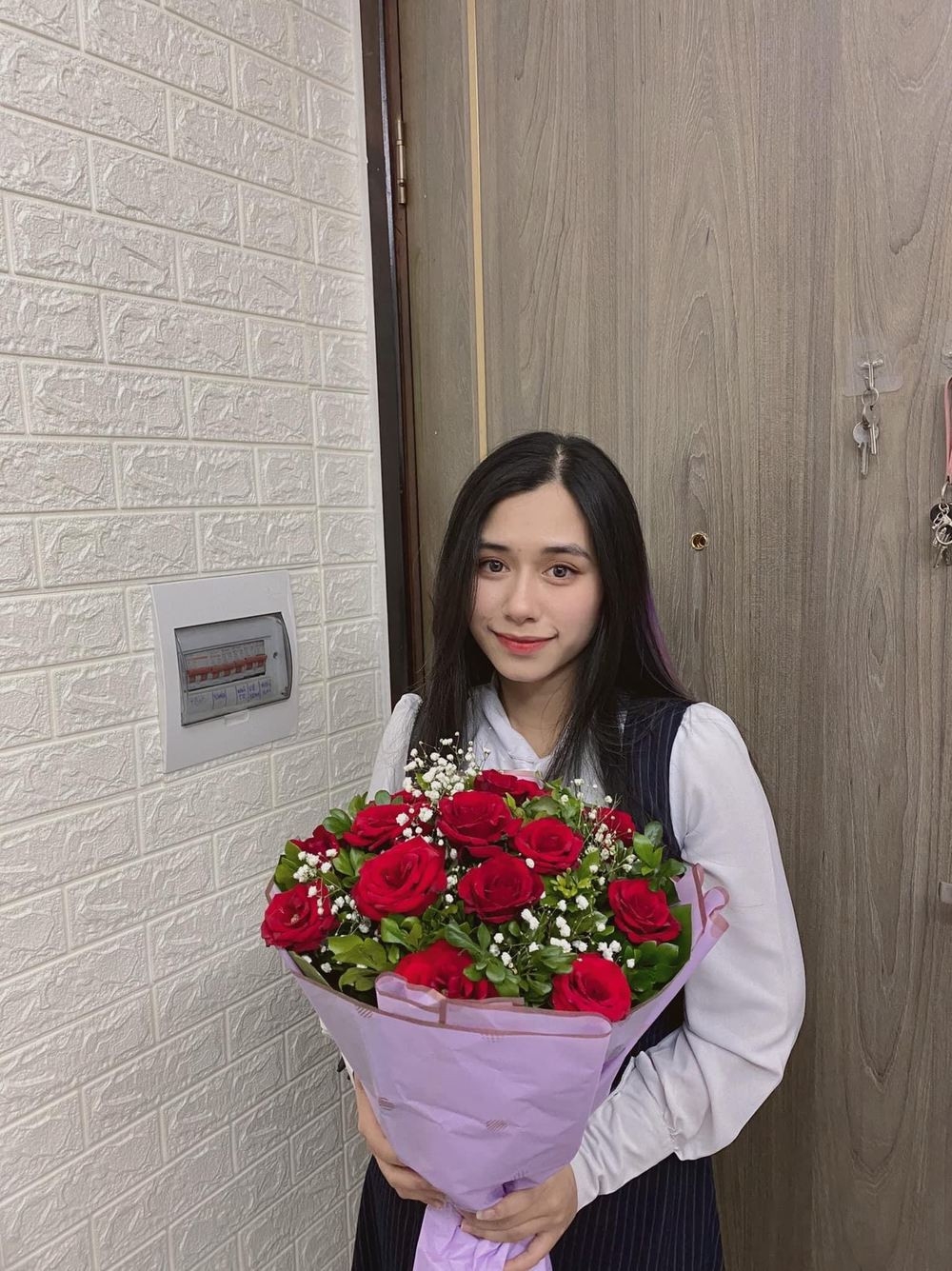 Năm 2018 cũng là thời điểm Diệp Anh nhận được bằng khen sinh viên xuất sắc toàn trường. Ngoài khả năng học tập đỉnh, cô gái xinh đẹp này còn là một nhân tố năng nổ trong các phong trào, hoạt động của trường và Đoàn thanh niên.