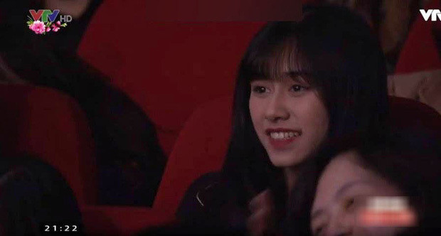 Vô tình "lọt" vào ống kính chương trình Gặp Nhau Cuối Năm - Táo Quân 2018, Lê Nguyễn Diệp Anh đã nhanh chóng trở thành hot girl được cư dân mạng ráo riết tìm kiếm thông tin bởi khoảnh khắc nở nụ cười "đốn tim" trên sóng truyền hình.