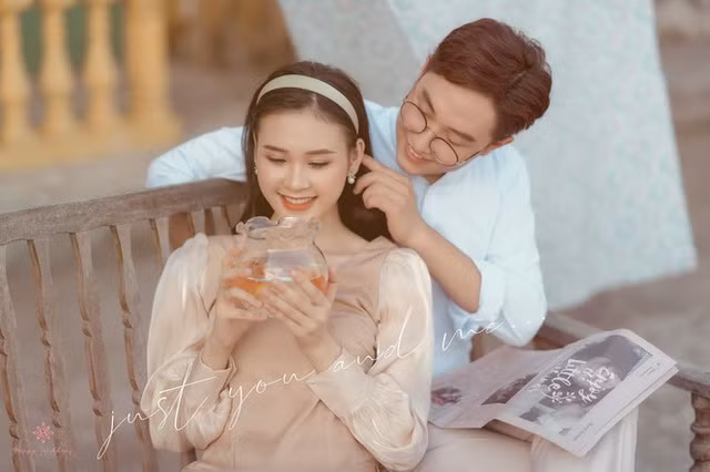 Nguyễn Thảo Vi được biết đến với danh hiệu Á khôi Sinh viên Việt Nam 2018, đồng thời là Hoa khôi Sinh viên Nghệ An. Không chỉ có ngoại hình xinh xắn mà cô nàng sở hữu thành tích học tập vô cùng khủng.