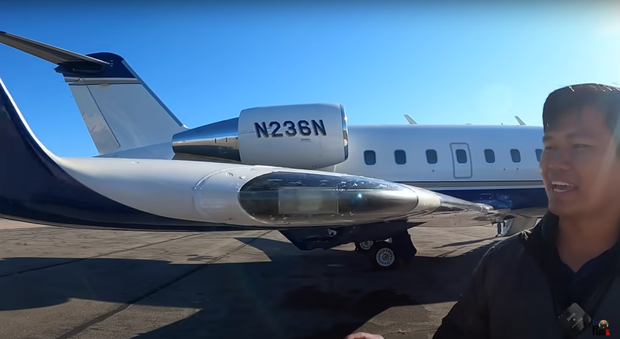 Cụ thể, một tài khoản YouTube tên P.D đã làm hẳn video dài gần 35 phút chỉ ra những điểm mâu thuẫn liên quan đến câu chuyện mua máy bay trăm tỷ của cặp bạn thân giàu có đang có mặt trên đất Mỹ là Khoa Pug (Nguyễn Anh Khoa) và Vương Phạm (Phạm Đình Quốc Vương).