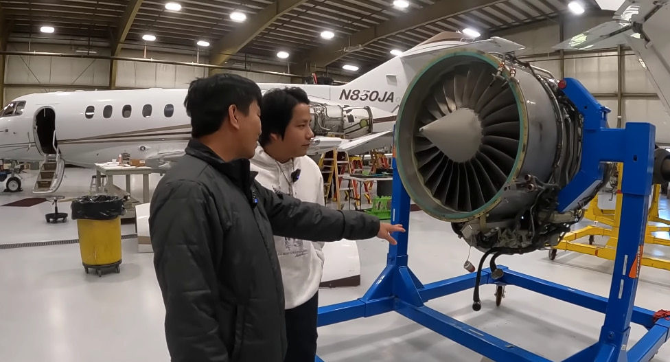 Bản thân Khoa Pug thì cho biết video của mình mang nội dung có 1-0-2 khi ghi lại toàn bộ quy trình mua máy bay, bao gồm: đi coi, ưng, trả giá. Ở gần cuối video, YouTuber tiết lộ thêm rằng 2 anh em đã chốt deal xong xuôi và tầm 2 tháng nữa (hoặc sớm hơn) thì hàng sẽ về.