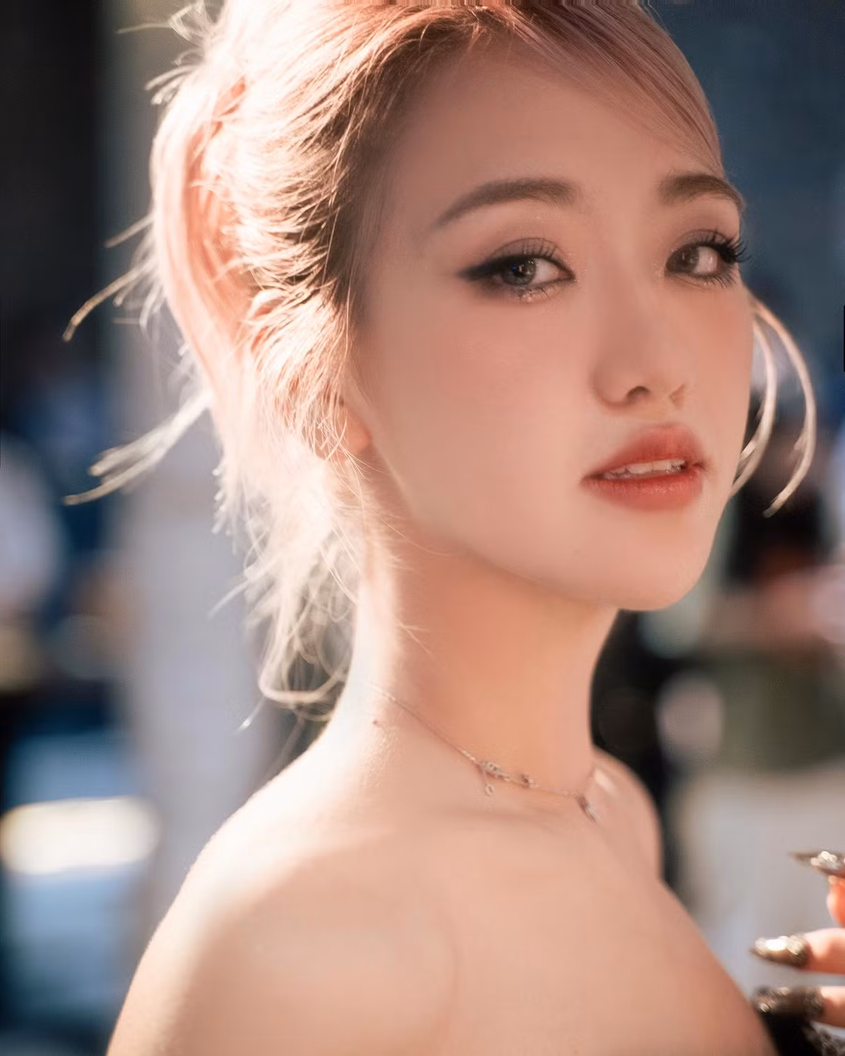 Trong một bài phỏng vấn với Dân Trí vào tháng 10/2021, hot girl 1 thời cho biết, ban đầu cô chọn học ngành Hóa sinh như ý nguyện của gia đình. Tuy nhiên, sau khi tự khám phá bản thân, Phoanh Charmmie nhận ra đây không phải đam mê đích thực của bản thân, đồng thời quyết định chuyển sang học ngành marketing trong lĩnh vực thời trang ở New York.