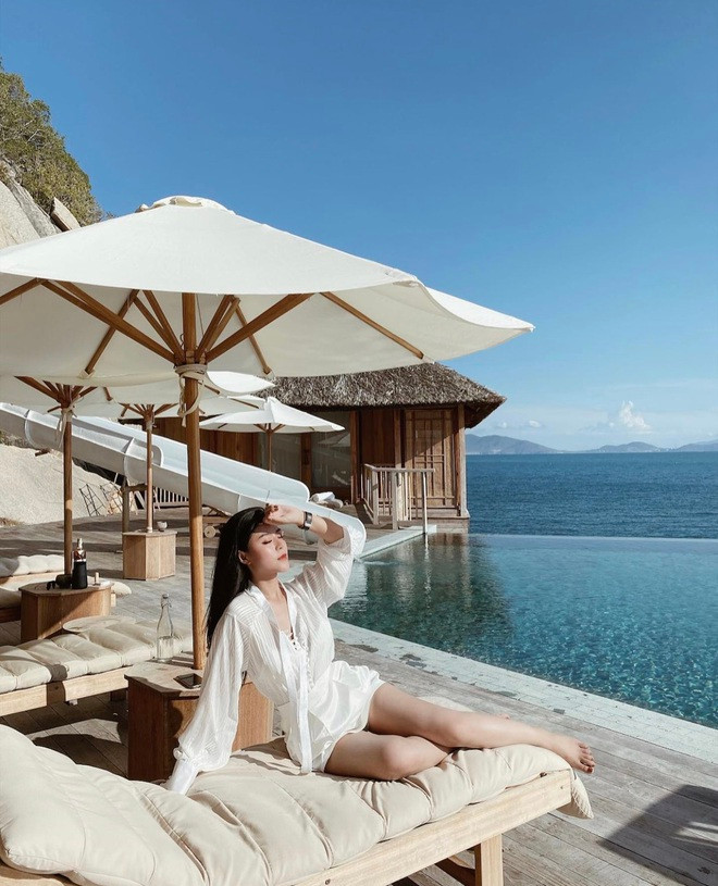 Phương Thảo cho biết, nguồn thu từ 2 shop quần áo và đồng hồ khá ổn nên cô bạn mua xe và sắp tới mình có dự định mua nhà riêng.