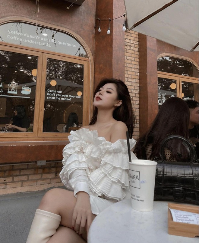 Phương Thảo chia sẻ: "Mình học chuyên ngành Quản trị kinh doanh để có những nền tảng vững hơn trong lĩnh vực kinh doanh cũng như những vấn đề xung quanh. Bản thân mình muốn hướng tới một người có tri thức và không muốn bị gắn mác chỉ là một "con buôn".