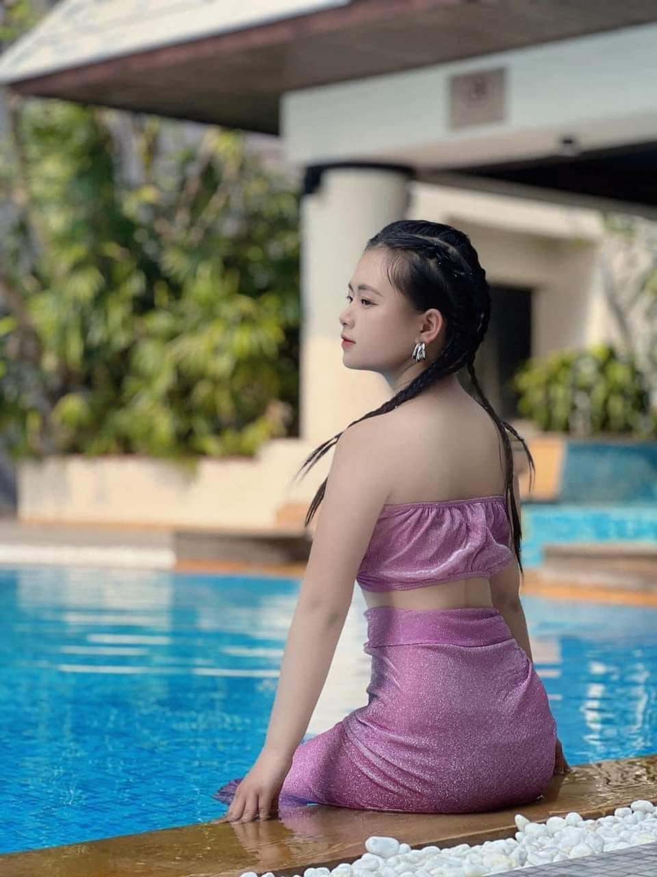 Cách ăn mặc, cử chỉ của Dua liên tiếp vướng phải những tranh cãi không đáng có. Trước phản ứng gay gắt từ dân tình, cô bé dân tộc đã nhanh chóng lên tiếng đáp trả.