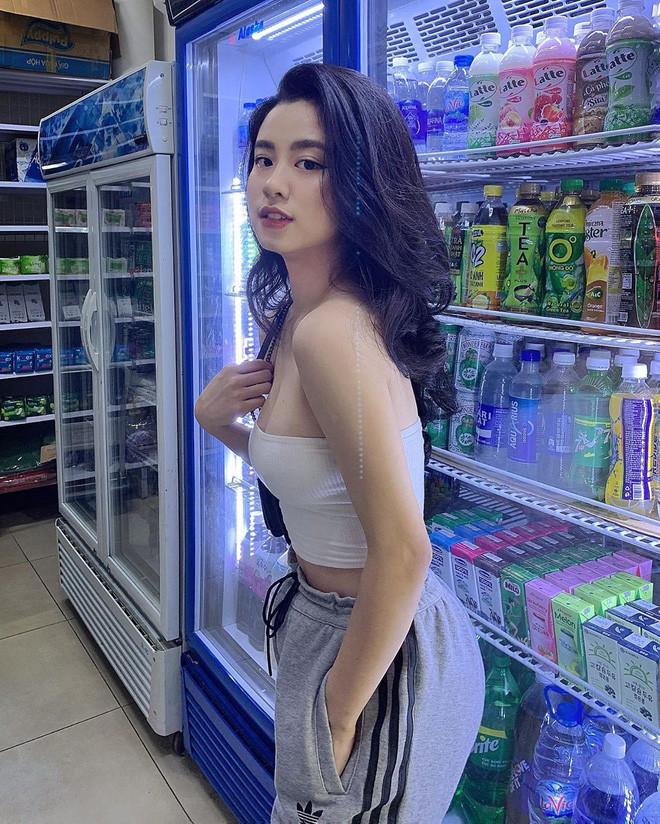 Đồng thời, hot girl Hàn Hằng cũng ẩn hết các video trên TikTok. Điều này khiến nhiều người đặt câu hỏi, không biết cặp đôi đang im hơi lặng tiếng đợi “sóng gió” qua đi hay là “đường ai nấy đi” rồi?